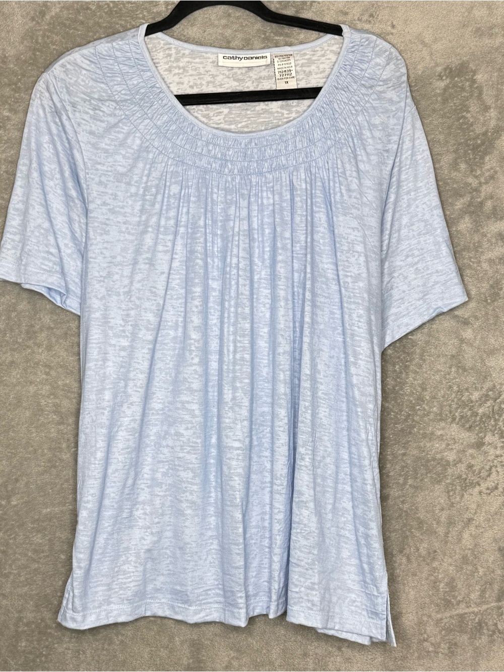 Cathy Daniels Women’s 1X Top Blue Heathered Pleated Neck Short Sleeve Shirt - Picture 2 of 8
